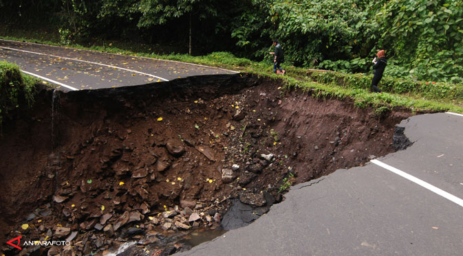 Poros Manado-Tomohon Tebar Teror
